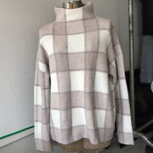 Cozy Christian Siriano Large sweater
